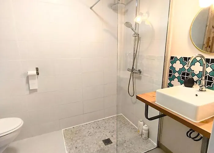 Le Nautile - Breakfast Included *